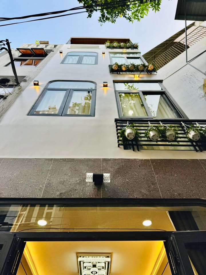 Nhà đẹp 5PN Hoàng Hoa Thám, Phú Nhuận 31m² giá 7.25 tỷ - Full nội thất, sẵn sàng ở ngay!