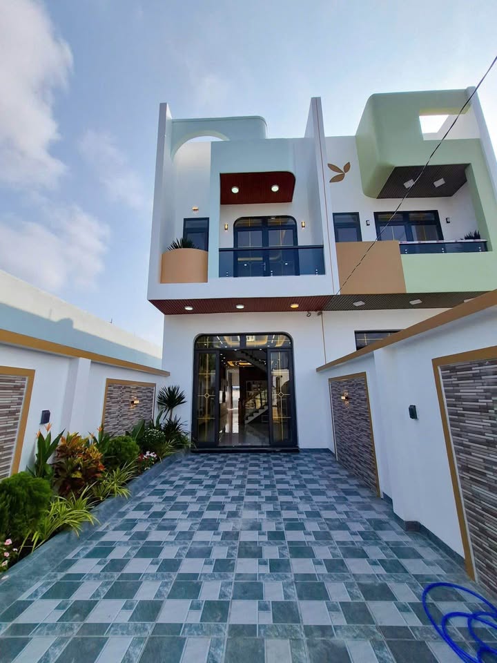 Nhà sân vườn Bình Chánh 141m² giá 3.05 tỷ - Không gian sống như resort tại gia!