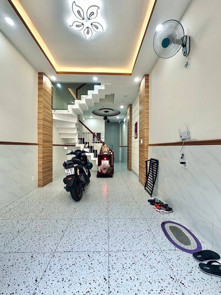 Nhà mới xây 4 tầng hẻm ô tô Âu Cơ - 38m² giá 7.55 tỷ - Sẵn sàng vào ở!