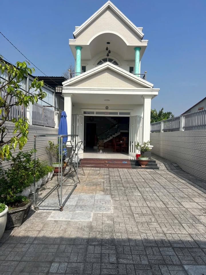 Nhà lầu Bình Nhâm 224m² giá 5.9 tỷ - Thông thoáng, sân xe hơi rộng rãi!