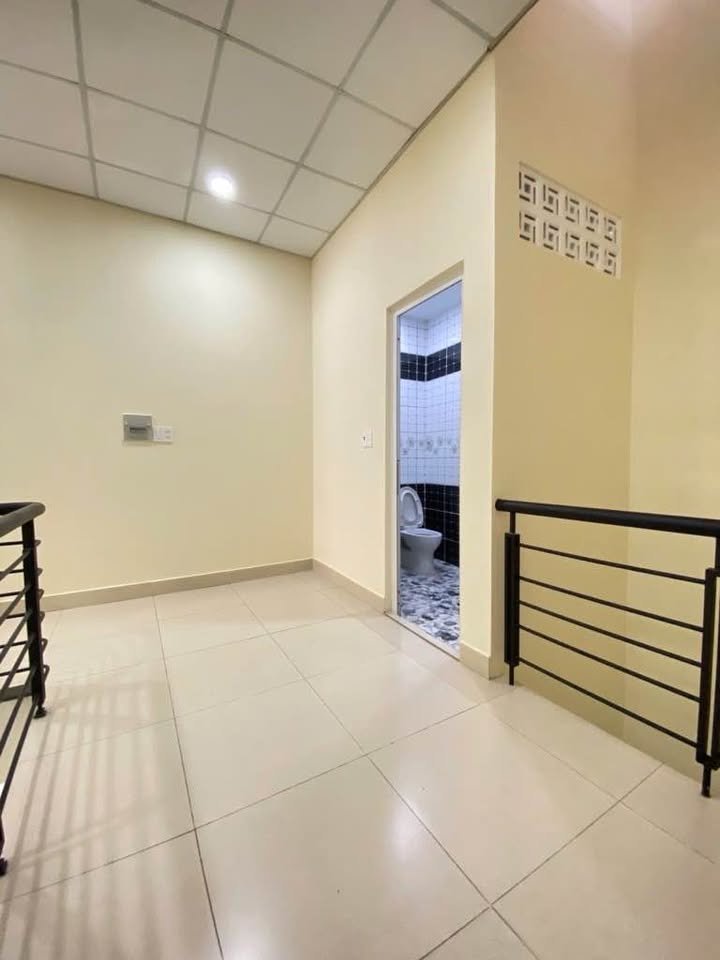 Nhà Tây Hòa Quận 9 60m² giá 5.98 tỷ - Ô tô vào tận nhà, cách Metro 200m!