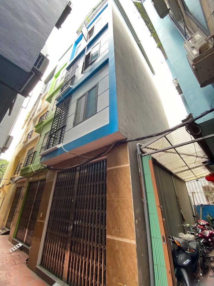 Nhà lô góc Yên Bình, Yên Nghĩa 30m² - Gần chợ và siêu thị, giá thỏa thuận!