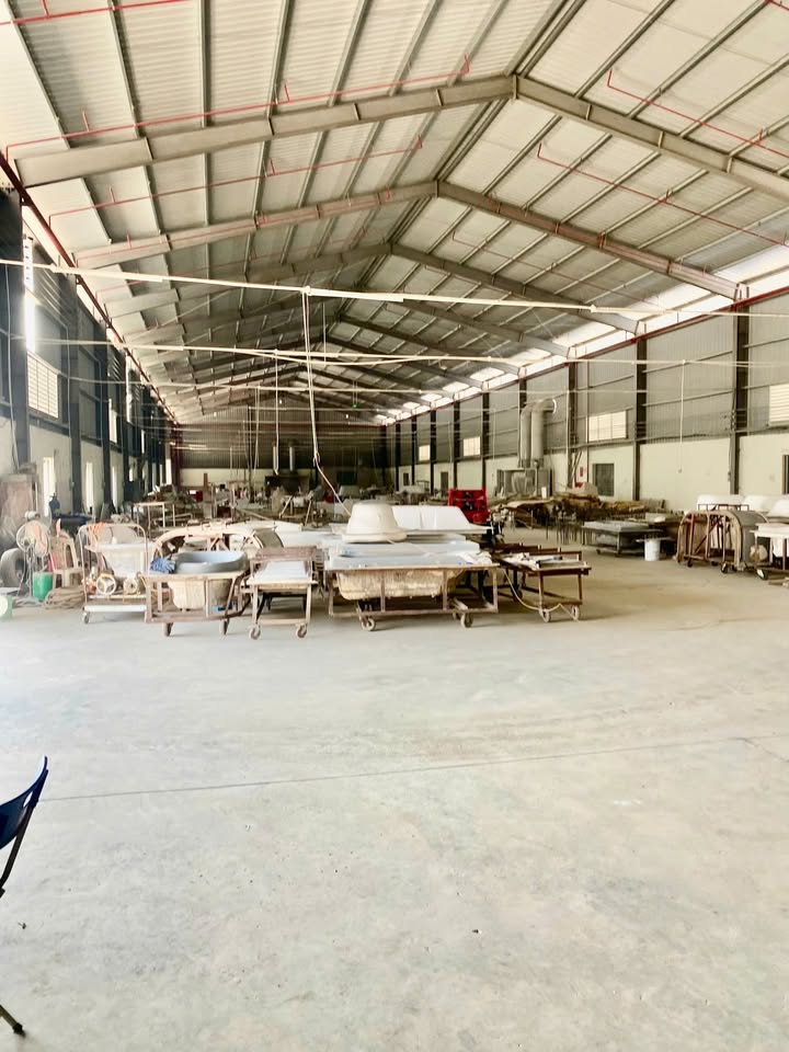 Cho thuê kho xưởng Độc Lập Xuân Mai 1700m² giá 102 triệu - Nền phẳng, container đỗ cửa!