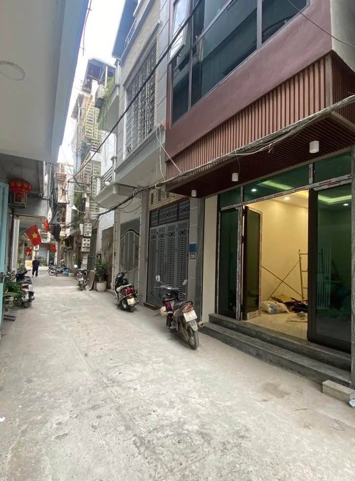 Nhà bán Cầu Giấy 36m² giá 14 tỷ - Thiết kế đẹp, sẵn sàng đón Tết!