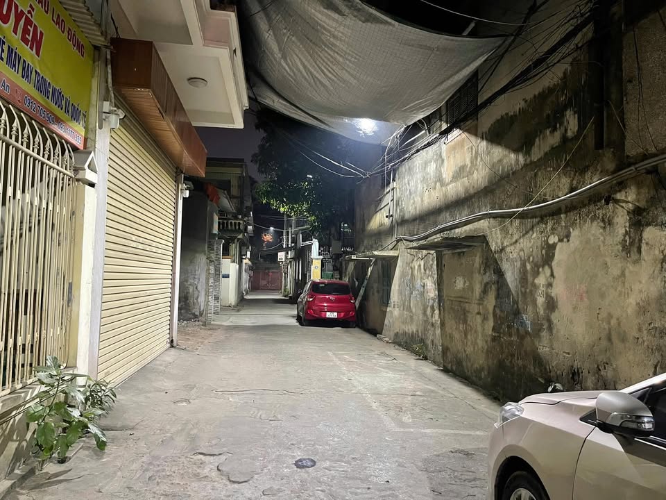 Nhà 2 Tầng Trần Phú, Vinh 72.7m² giá 4 tỷ - Ô tô đỗ cửa, ăn uống thuận lợi!