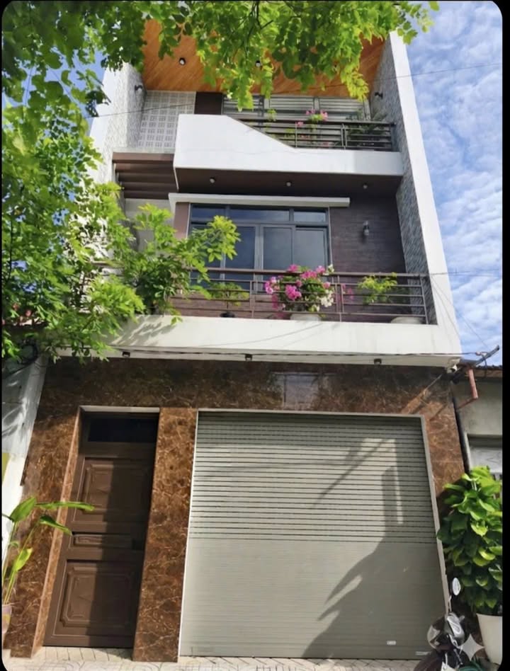 Nhà đẹp 3 tầng tại Hưng Lộc, TP Vinh 100m² giá 8 tỷ - Vị trí trung tâm thuận lợi!