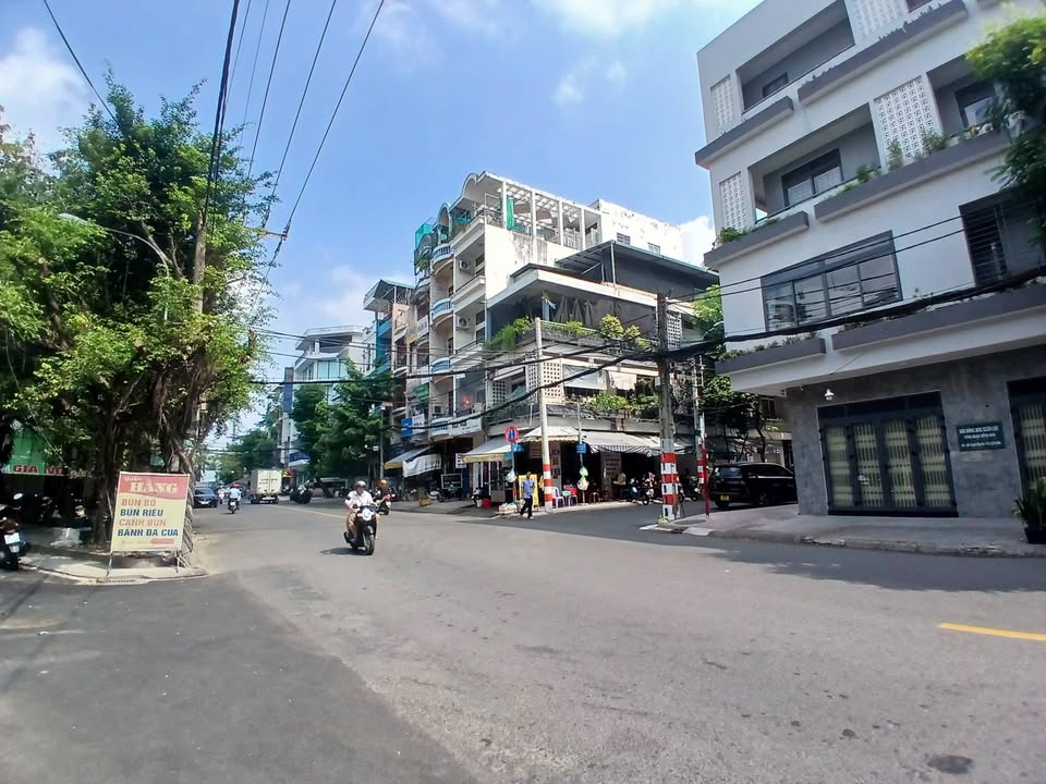 Khách Sạn Bàu Cát 900m² giá 38 tỷ - Lợi nhuận ổn định, sẵn sàng đầu tư!