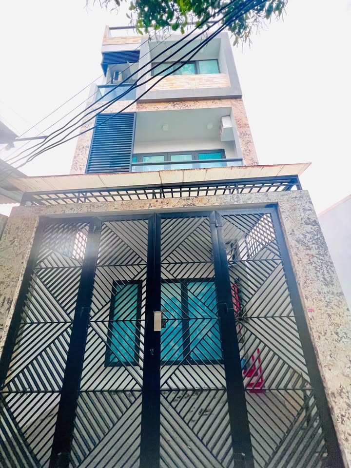 Nhà 1 trệt 3 lầu hẻm 104 Trần Phú Nha Trang 55.6m² giá 4.3 tỷ - Đầu tư sinh lời lý tưởng!