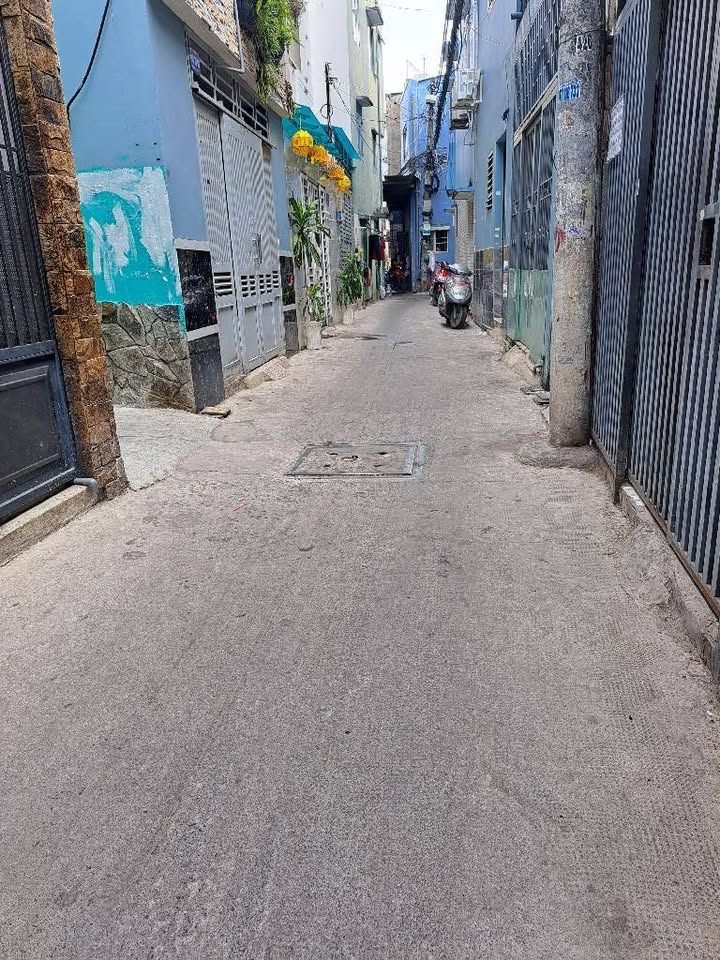 Nhà gần sân bay Tân Sơn Nhất Phạm Văn Hai 42m² giá 5.x tỷ - Vị trí vàng dễ bán!