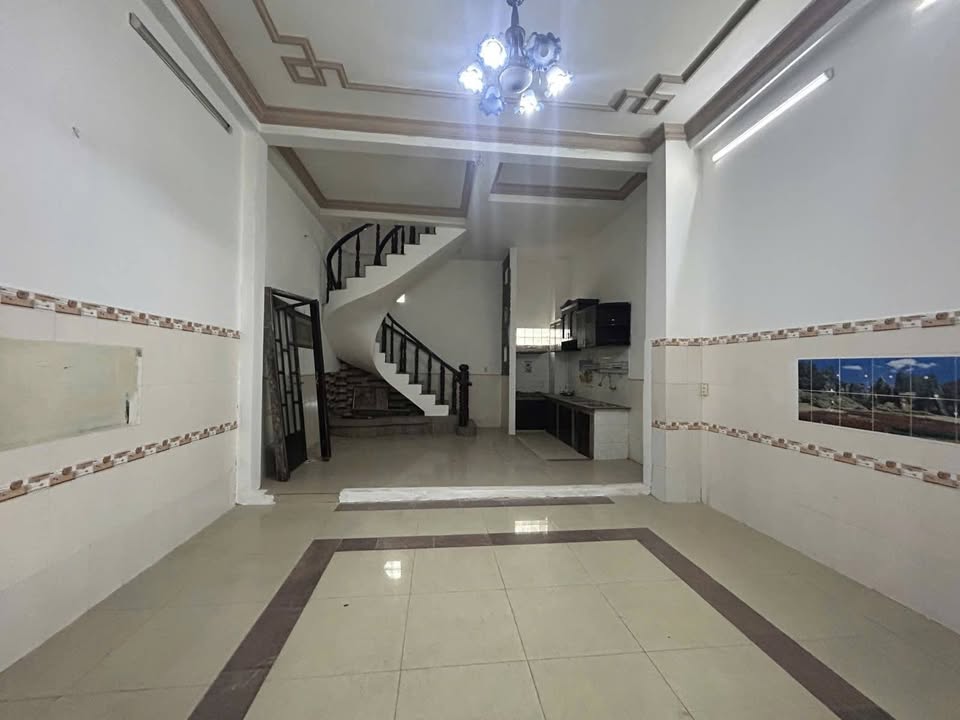 Nhà phố 1 trệt 3 lầu tại chợ Khiết Tâm, 48.8m² - Giá 3.95 tỷ, sổ hồng hoàn công!