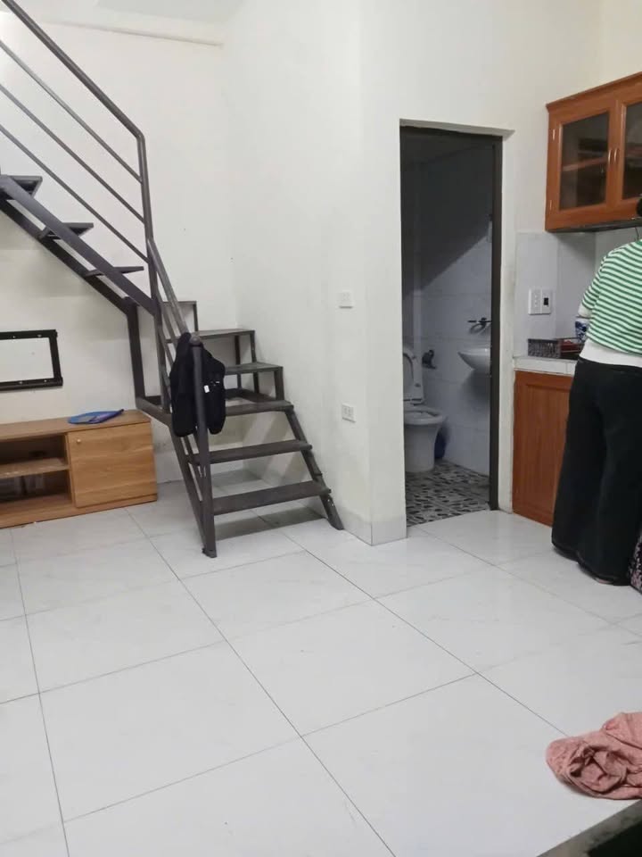 Nhà nhỏ 32m² tại Ngũ Nhạc, Lĩnh Nam giá 1.5 tỷ - Nhà đẹp, ngõ nông!