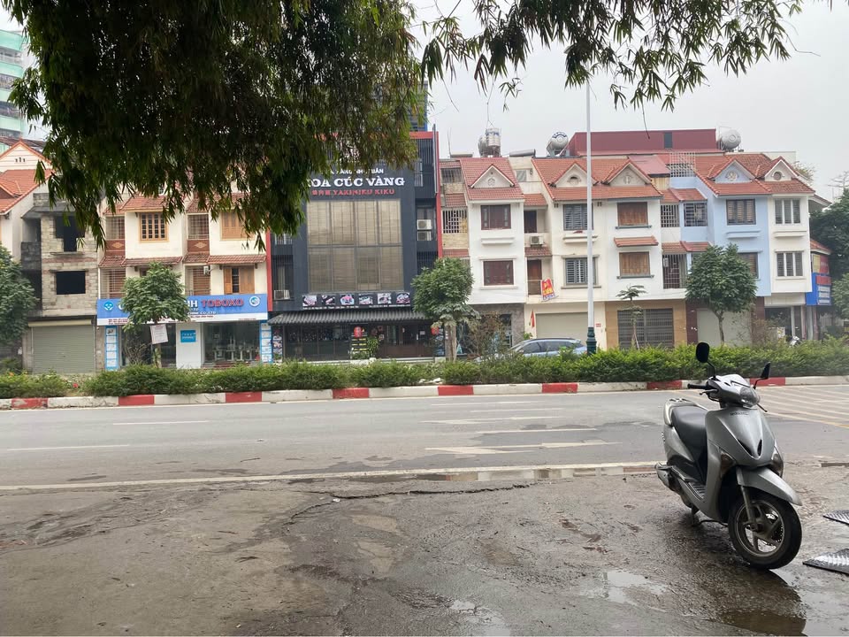 Nhà mặt phố Nguyễn Tất Thành, Vĩnh Yên 100m² giá 17.5 tỷ - Vị trí kinh doanh sầm uất!