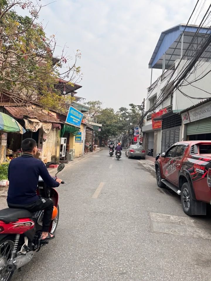 Bán nhà cấp 4 Bồ Đề Long Biên 31m² giá 2.9 tỷ - Ô tô đỗ gần nhà!