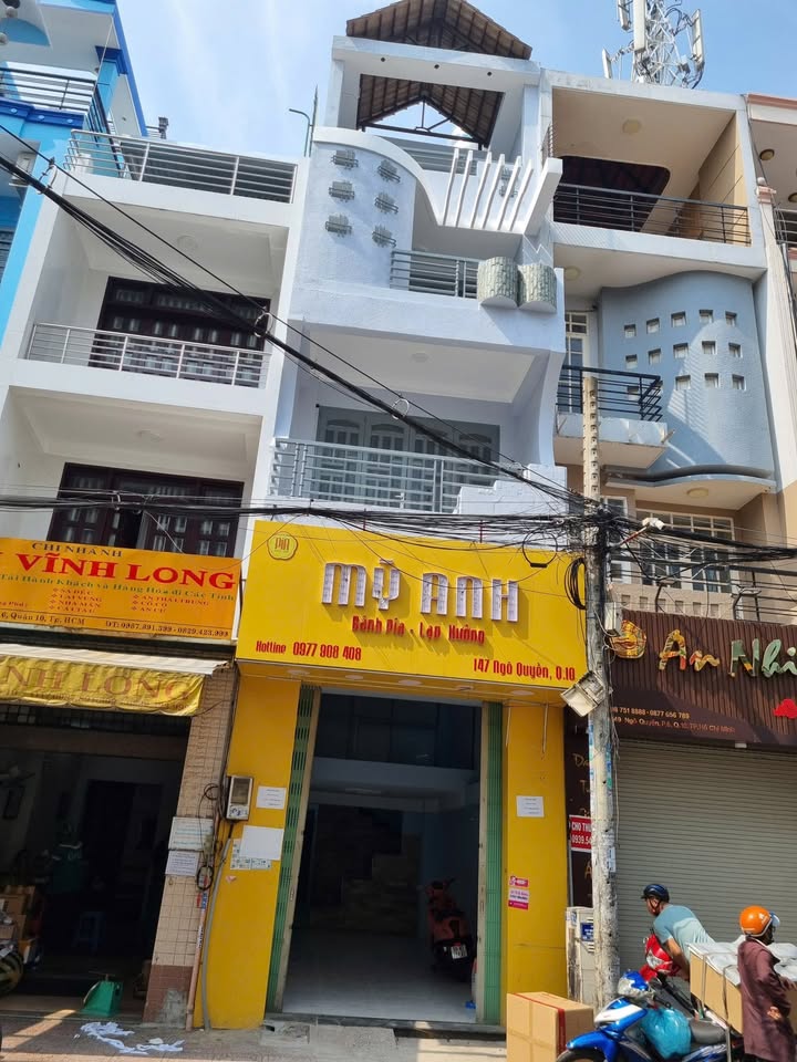 Nhà nguyên căn cho thuê tại 147 Ngô Quyền, Quận 10 - Nhà mới sơn sửa, giá thỏa thuận!