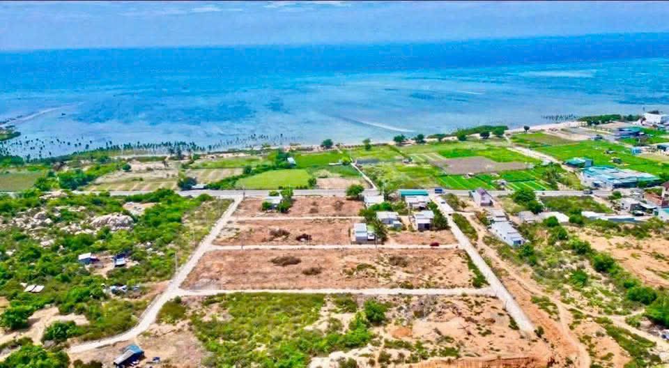 Đất thổ cư mặt tiền đường 702, Mỹ Hòa, Ninh Thuận - Giá chỉ 1.8 tỷ, cơ hội hiếm có!