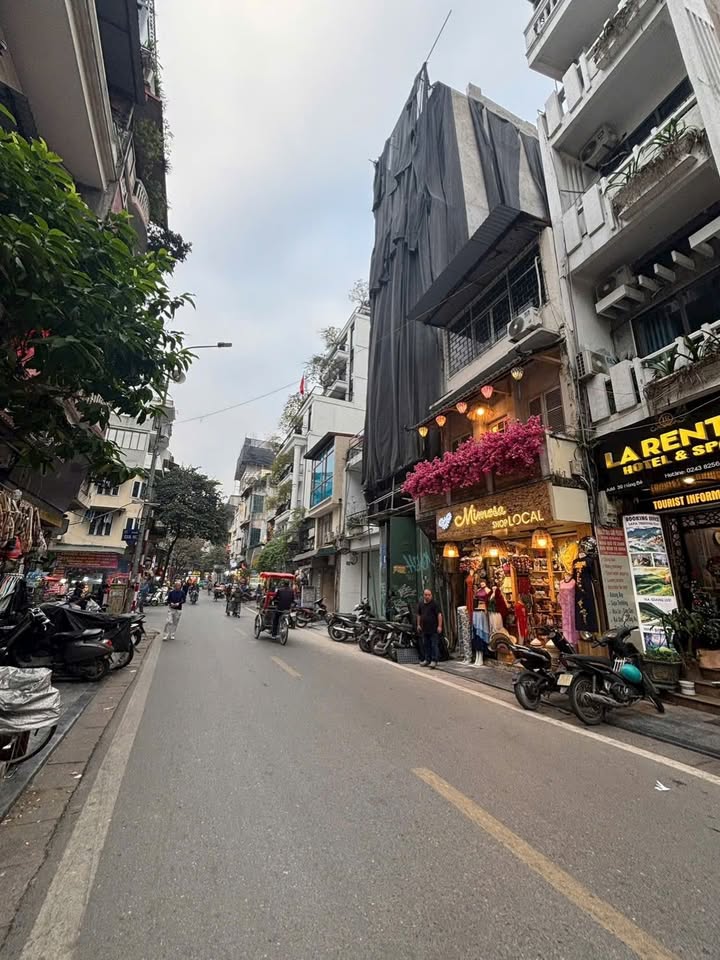 FrontHouse phố cổ Hàng Bè 105m² giá 82 tỷ - Đầu tư sinh lời bền vững!