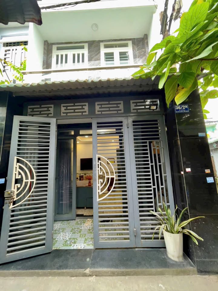 Nhà 2 tầng Hóc Môn 43m² giá 3.95 tỷ - Sẵn sàng vào ở ngay!