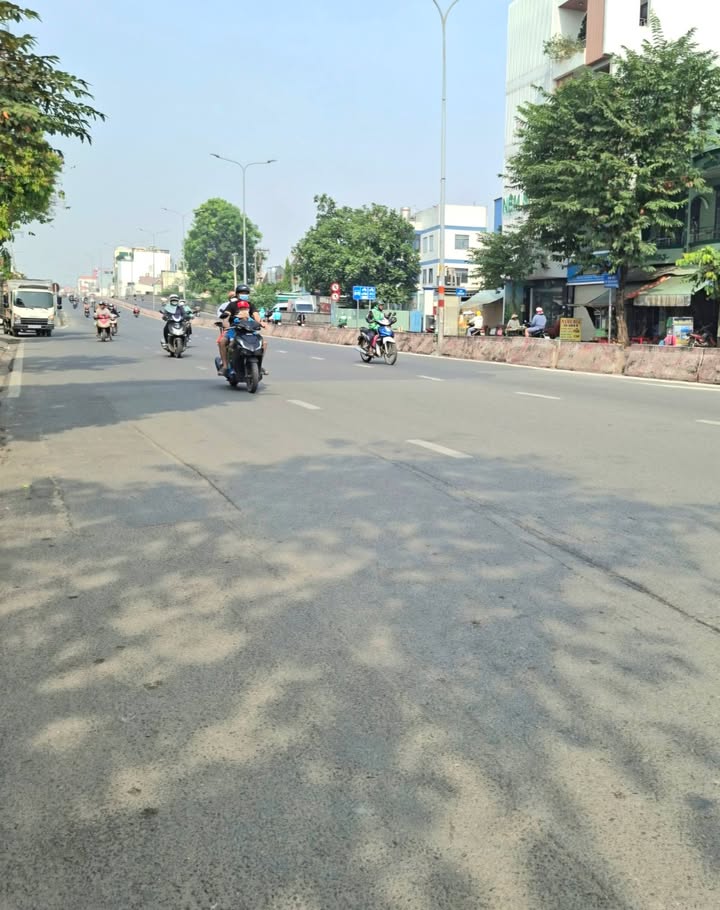 Nhà 2 tầng Quận Tân Phú 100m² giá 7.7 tỷ - Sổ hồng riêng, hoàn công đủ!