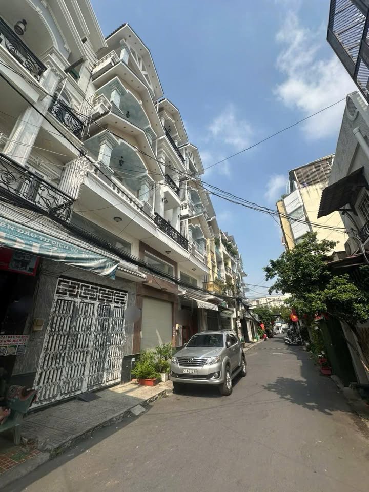 Townhouse 57m² Quận Tân Bình giá 9.5 tỷ - Mặt Tiền Kinh Doanh Sầm Uất!