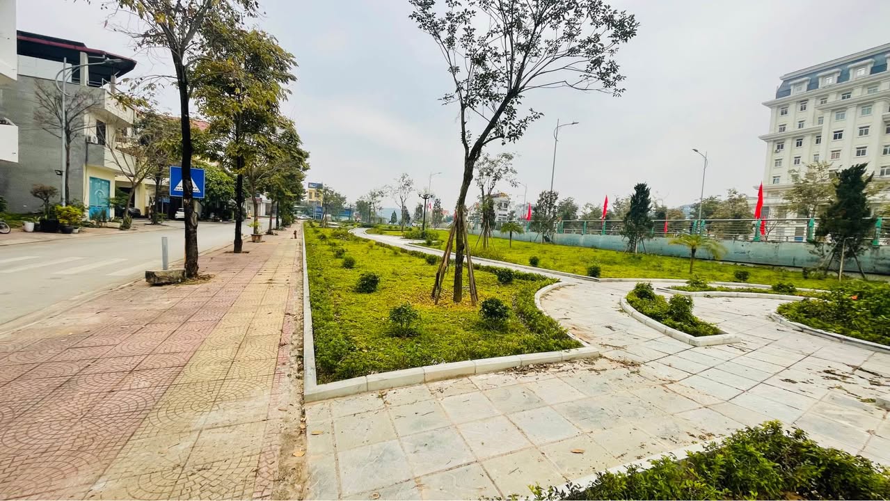 Lô góc mặt phố Hồ Xuân Hương 2, Huyện Hữu Lũng 85m² giá 5 tỷ - Kinh doanh siêu lợi nhuận!