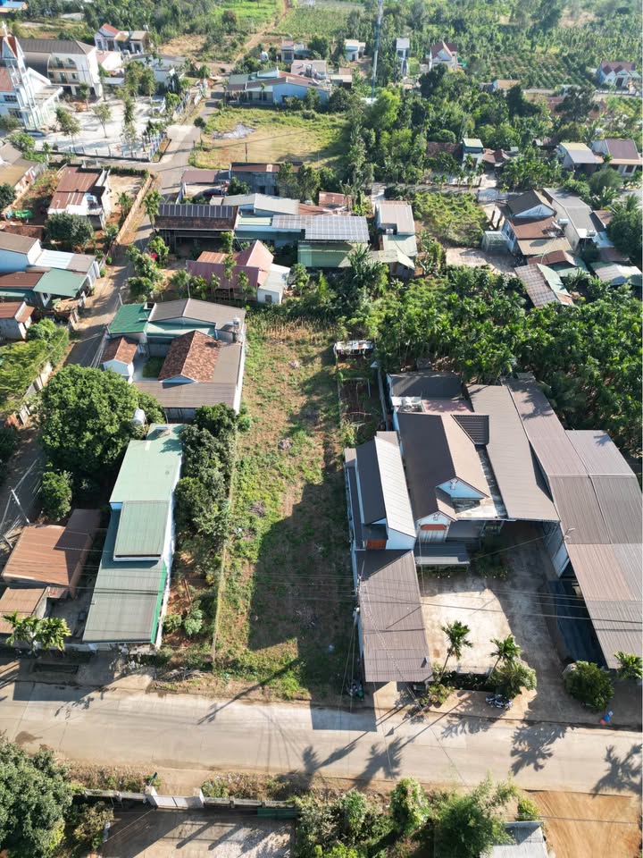 Nhà mặt tiền kinh doanh thôn 8, xã Cư ÊBur, 120m² giá 3.9 tỷ - Cơ hội đầu tư tuyệt vời!