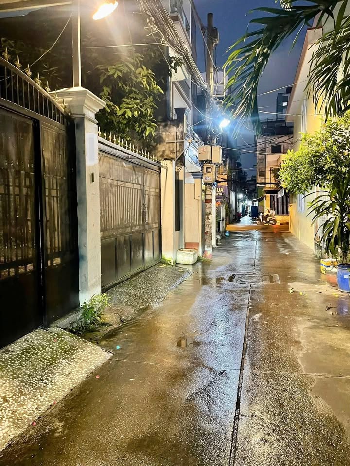 Nhà riêng Lãnh Binh Thăng, Quận 11 50m² giá 7 tỷ - Hiếm căn nở hậu, thông thoáng!