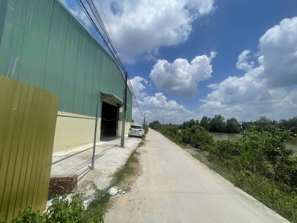Kho 2000m² Bến Lức Long An giá 10 tỷ - Đầu tư sinh lời ngay!
