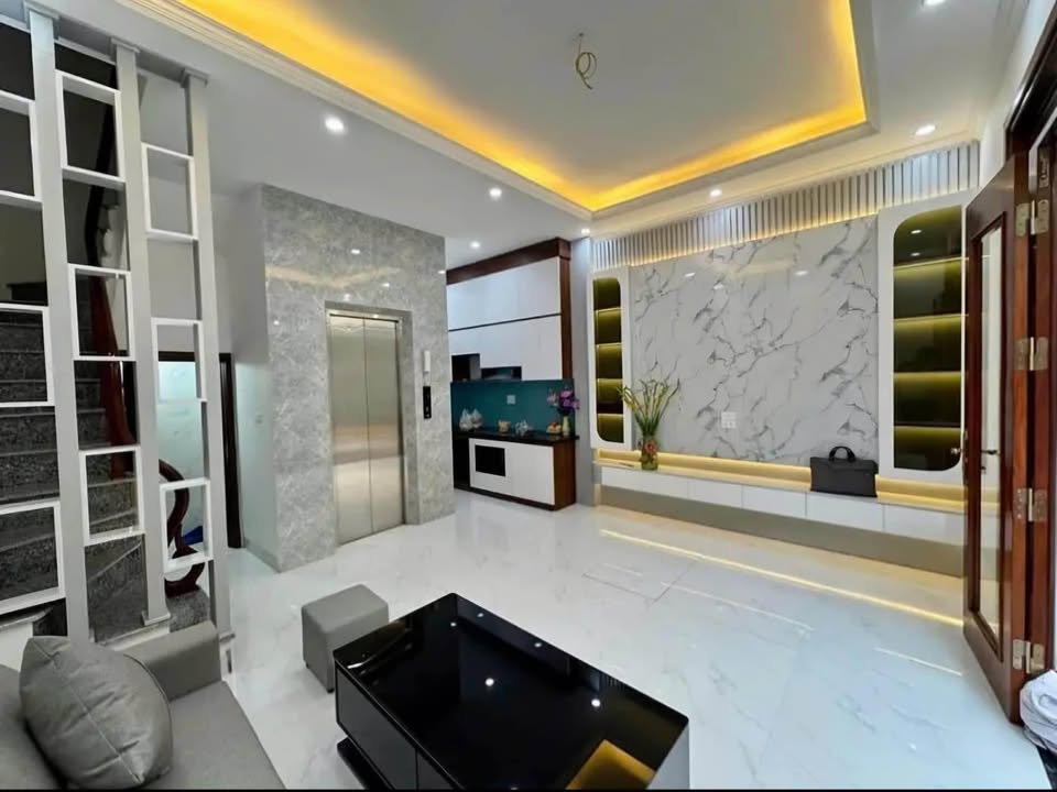 Nhà 6 tầng Kẻ Vẽ Đông Ngạc 33m² giá 7 tỷ - Thang máy tiện nghi, ô tô đỗ cửa!