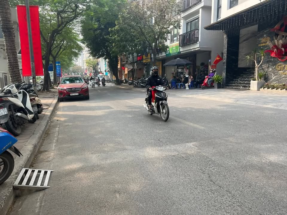 Bán đất Nguyễn Khang, Cầu Giấy 100m² giá 22 tỷ - Đầu tư sinh lời hấp dẫn!