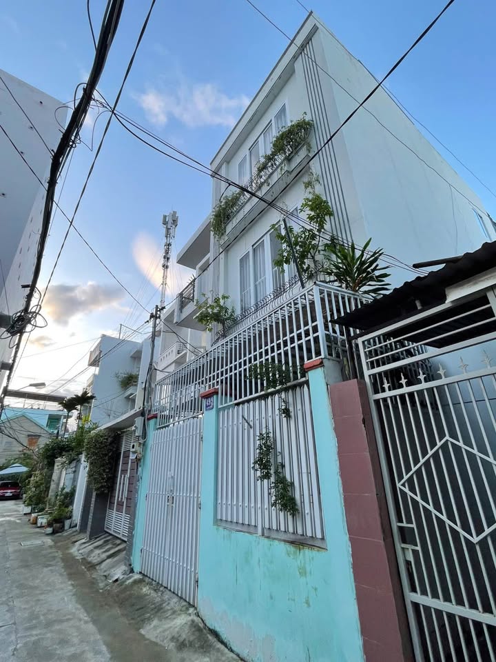 Nhà 3 tầng hẻm Lê Hồng Phong, Nha Trang 72.7m² giá 6.5 tỷ - Vị trí trung tâm, tiện ích đầy đủ!