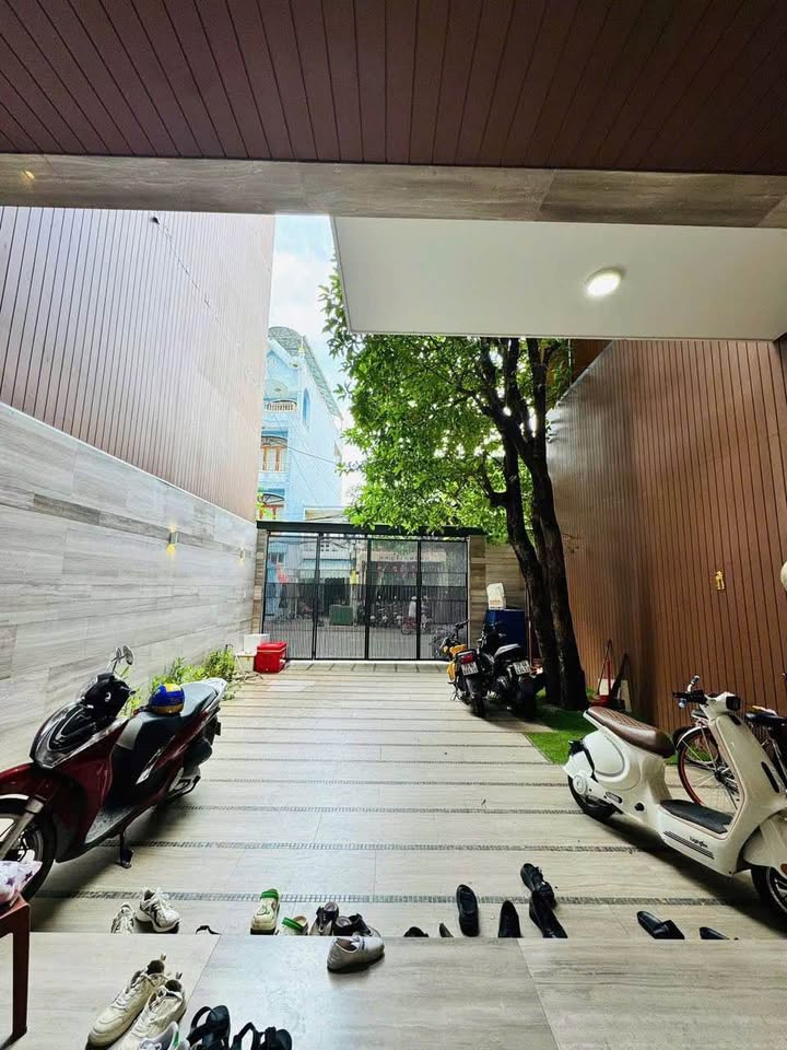 Townhouse Lê Quý Đôn Nha Trang 188m² giá 33.5 tỷ - Không gian sống đẳng cấp gần biển!