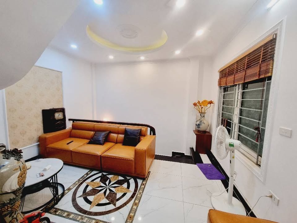 Nhà lô góc tại Đại Mỗ, 40m² giá thỏa thuận - Bình yên giữa lòng Hà Nội!