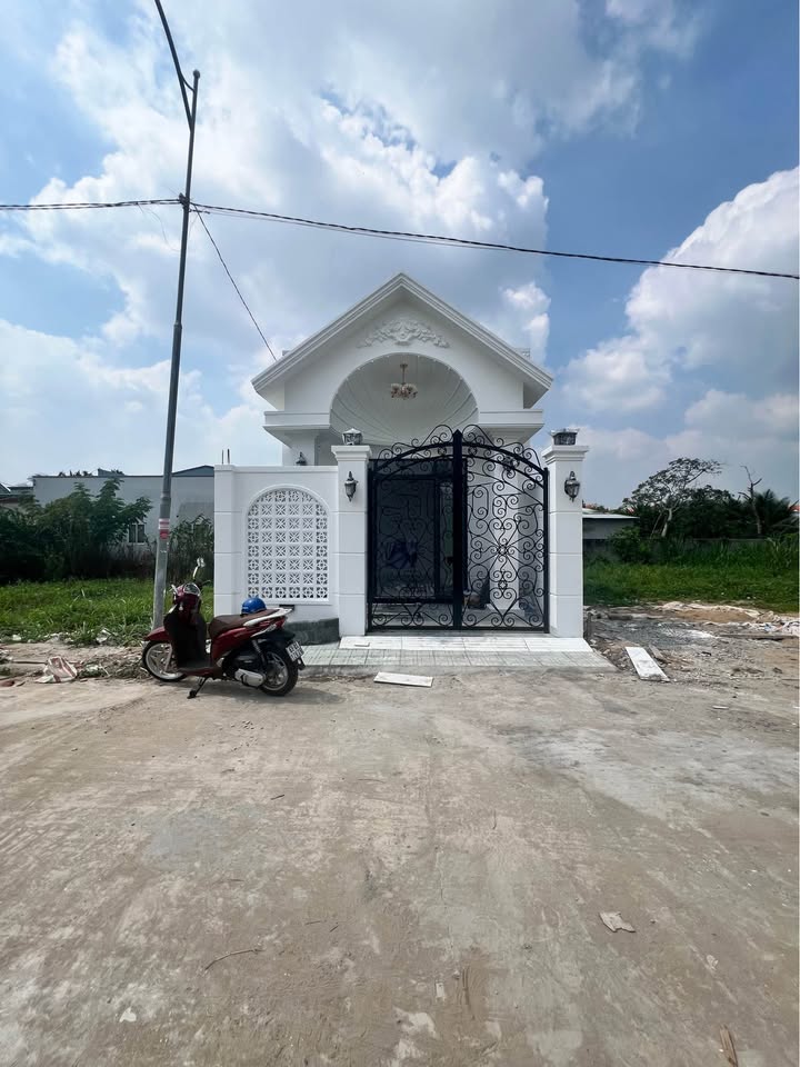 Nhà mới Tân Cổ Điển tại Phường Mỹ Phú, 95m² giá 1.68 tỷ - Tặng nội thất cao cấp!