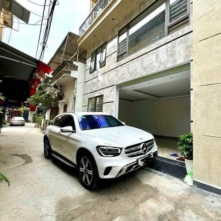 Nhà 4 tầng Đông Ngạc 46m² giá 6.1 tỷ - Nội thất đầy đủ, gần ô tô!