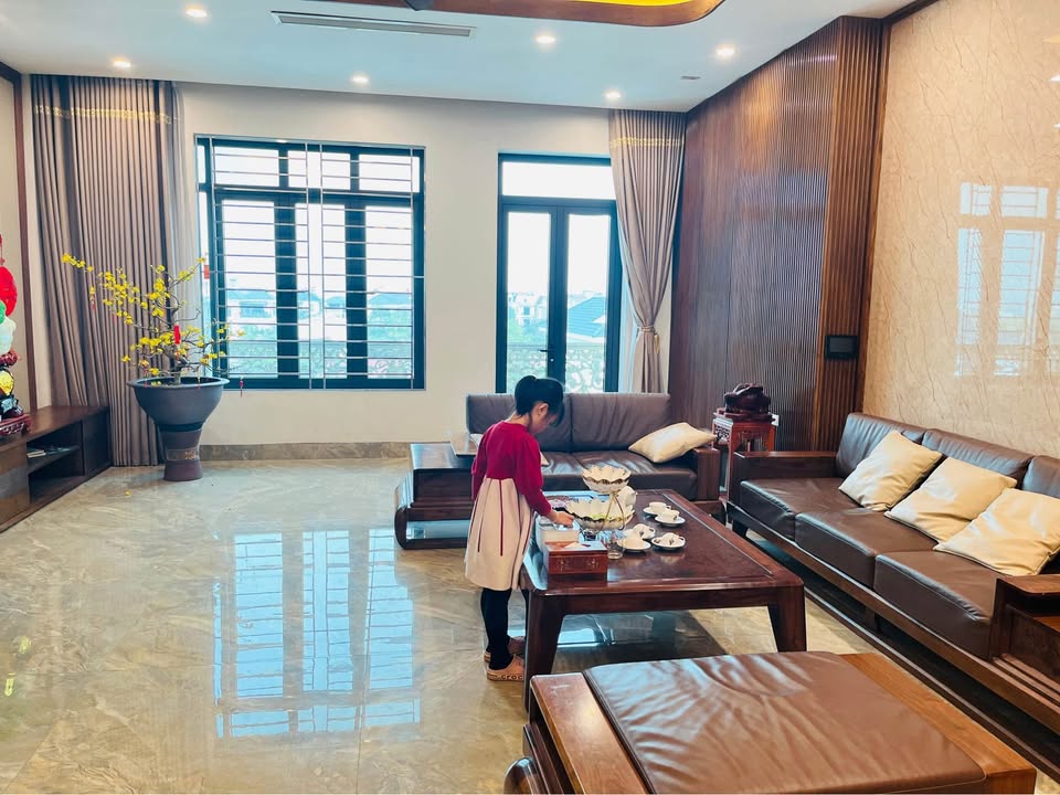 Nhà 4 tầng 1 tum Phố Mới - Quế Võ 114m² - Full nội thất gỗ sang trọng!