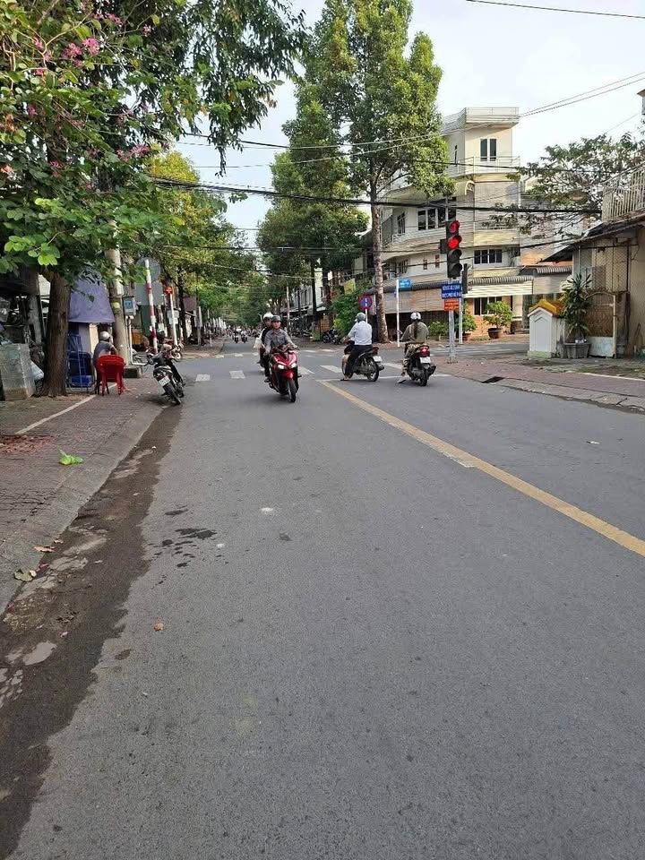 Cho thuê mặt bằng nhỏ xinh tại Phú Nhuận giá 3 triệu - Vị trí đắc địa ngay ngã tư