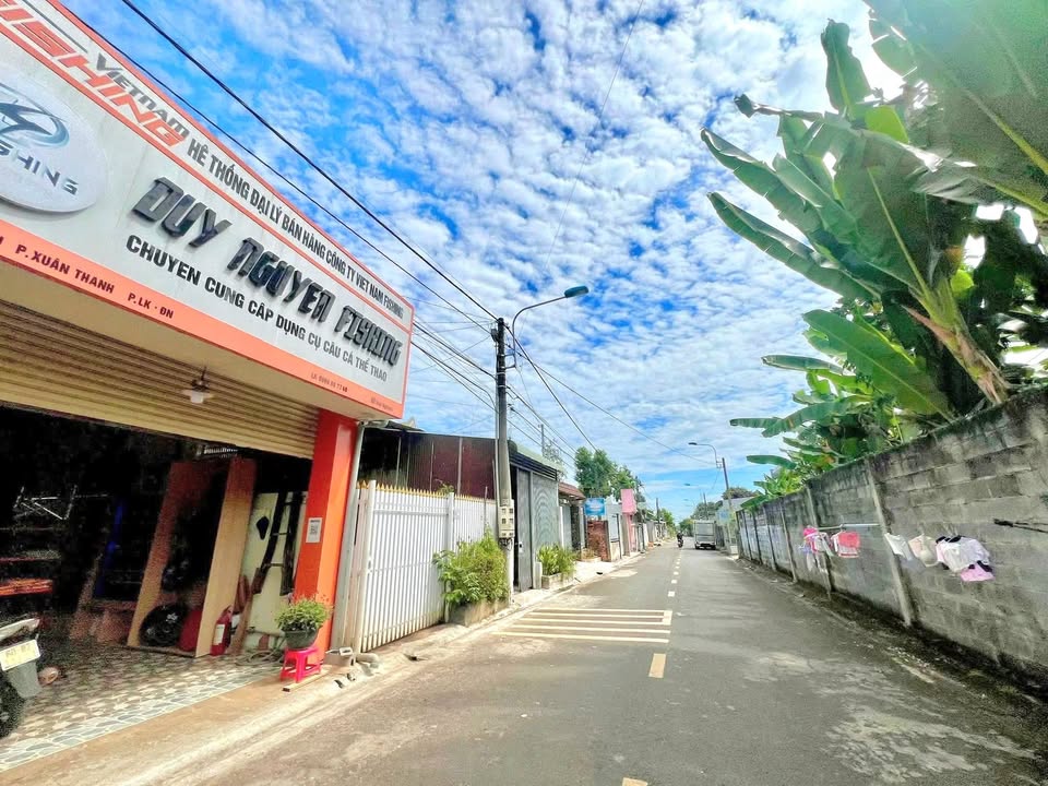 Nhà mặt đường Hoàng Văn Thụ, Long Khánh 175m² giá 3.3 tỷ - Sẵn sàng thương lượng chính chủ!