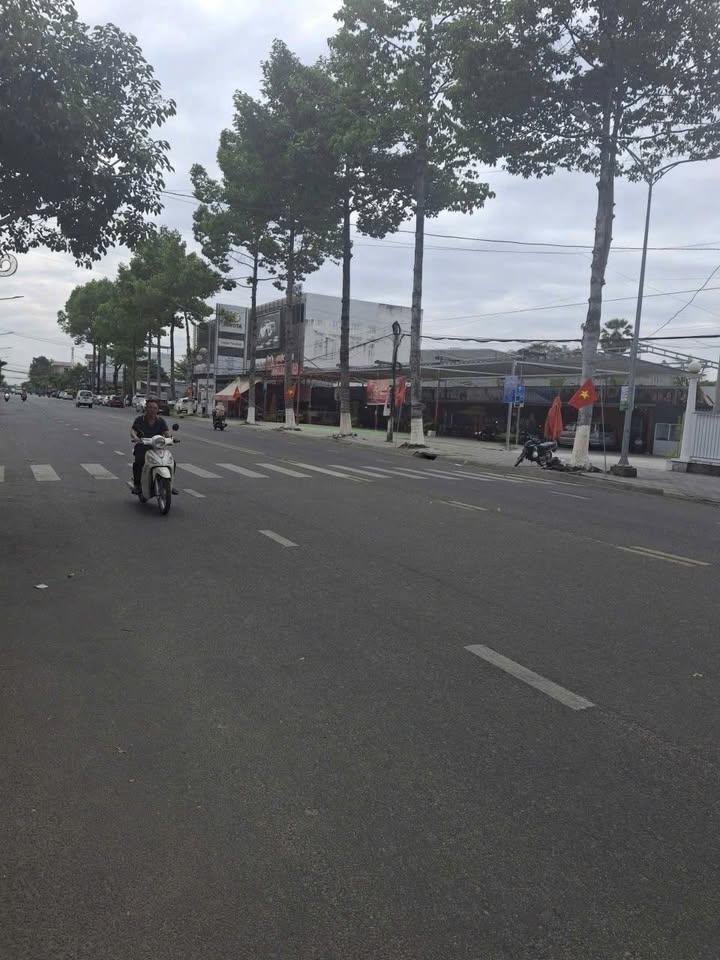 Nhà phố Hoàng Lê Kha, Tây Ninh 189m² giá 7 tỷ - Nhà mới xây hết đất!