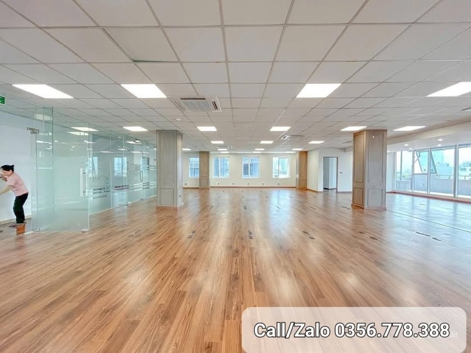 Văn phòng cho thuê tại Trung Hòa - Cầu Giấy 300m² giá 70 triệu - Không thể bỏ lỡ!