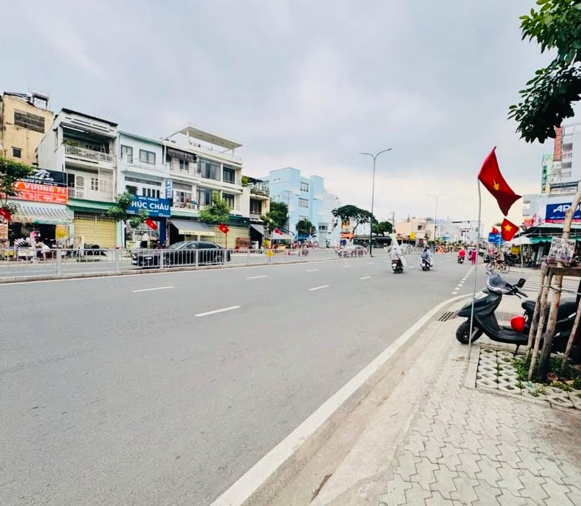 FrontHouse Dương Quảng Hàm 60m² giá 14 tỷ - Vị trí kinh doanh đa ngành!