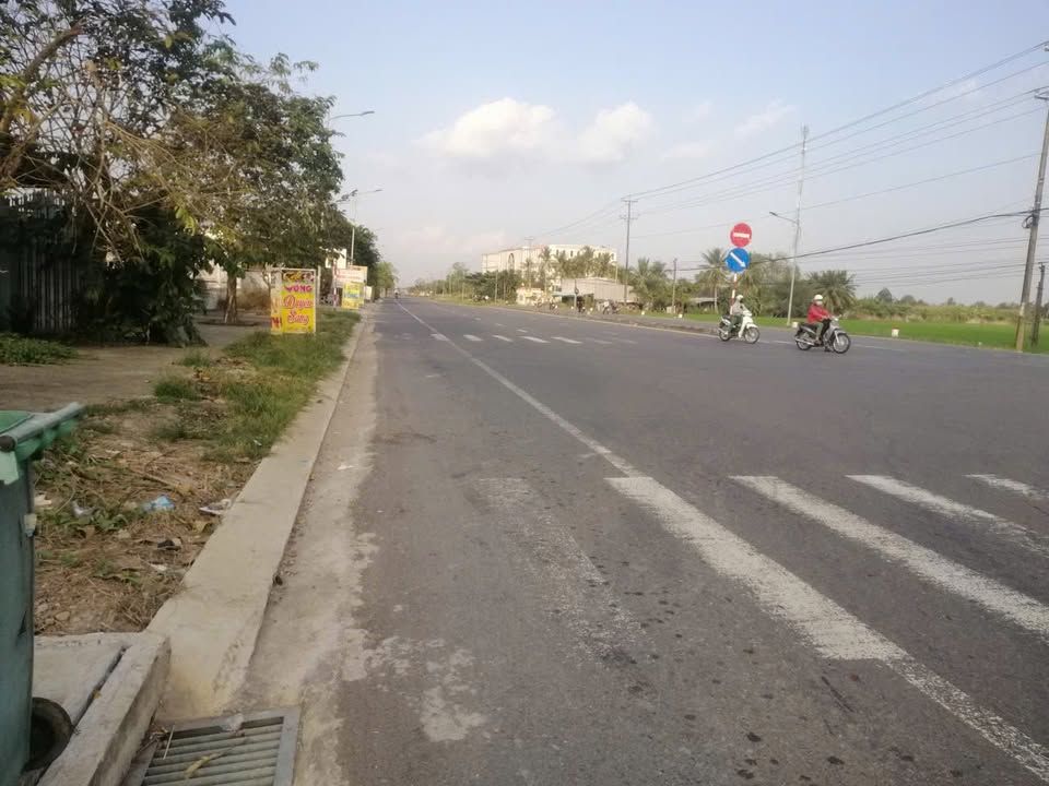 Đất nền 20,000m² mặt tiền Quốc lộ 1A - Giá chỉ 2 tỷ, cơ hội đầu tư hấp dẫn!