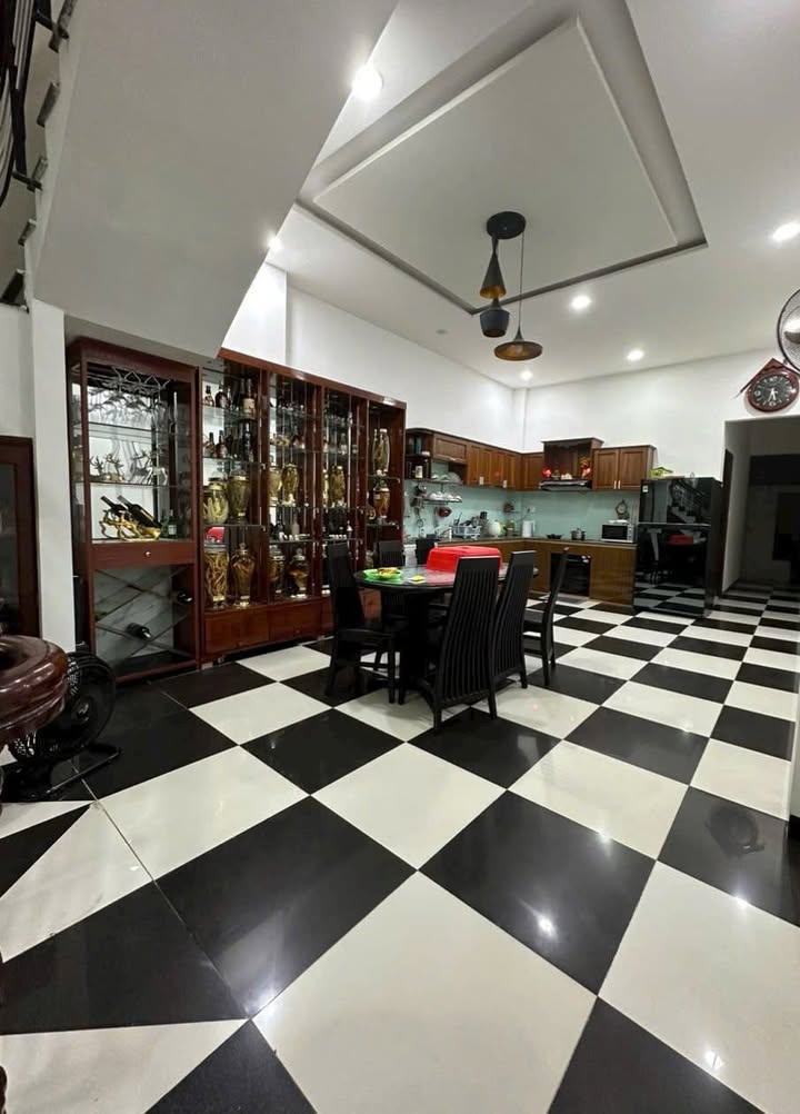 Nhà Hải Châu 107m² giá 11 tỷ - Tiện nghi lâu dài, ô tô vào tận nhà!