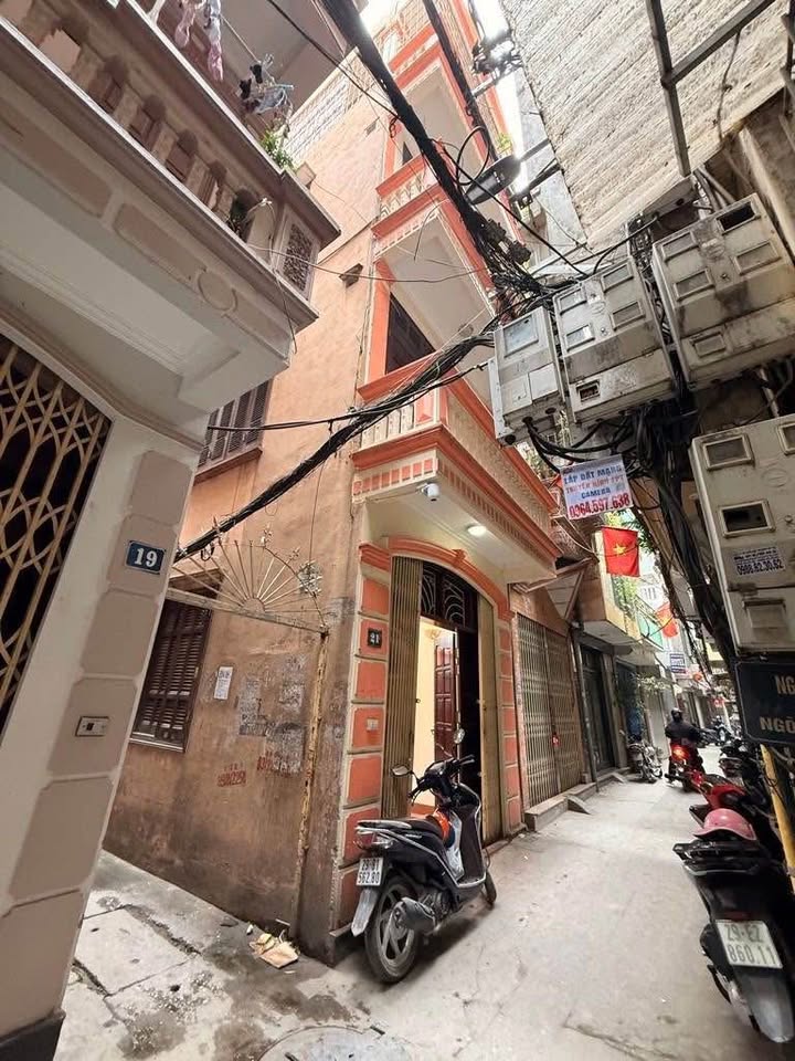 Nhà riêng trung tâm Hai Bà Trưng 43m² - Bán gấp, lô góc thông thoáng!