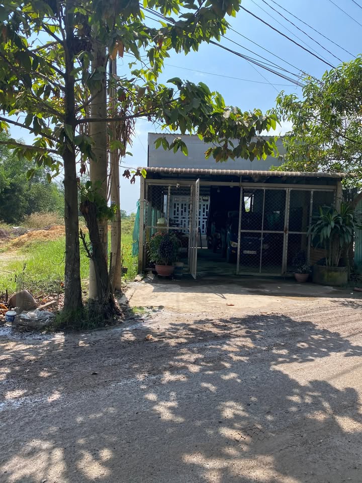 Nhà riêng tại Đức Hòa Thượng, 560m² thổ cư 100% - Giá tốt, thương lượng ngay!