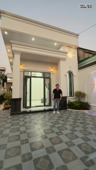 Nhà phố tân cổ điển tại Long Hoa, 182m² giá 1.89 tỷ - Sẵn sàng vào ở ngay!