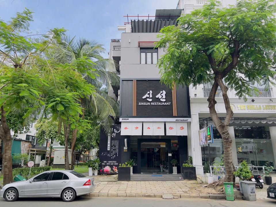 Nhà phố góc công viên Hưng Gia 4, Phú Mỹ Hưng 150m² giá 5.000 USD - Đầu tư sinh lời ngay!