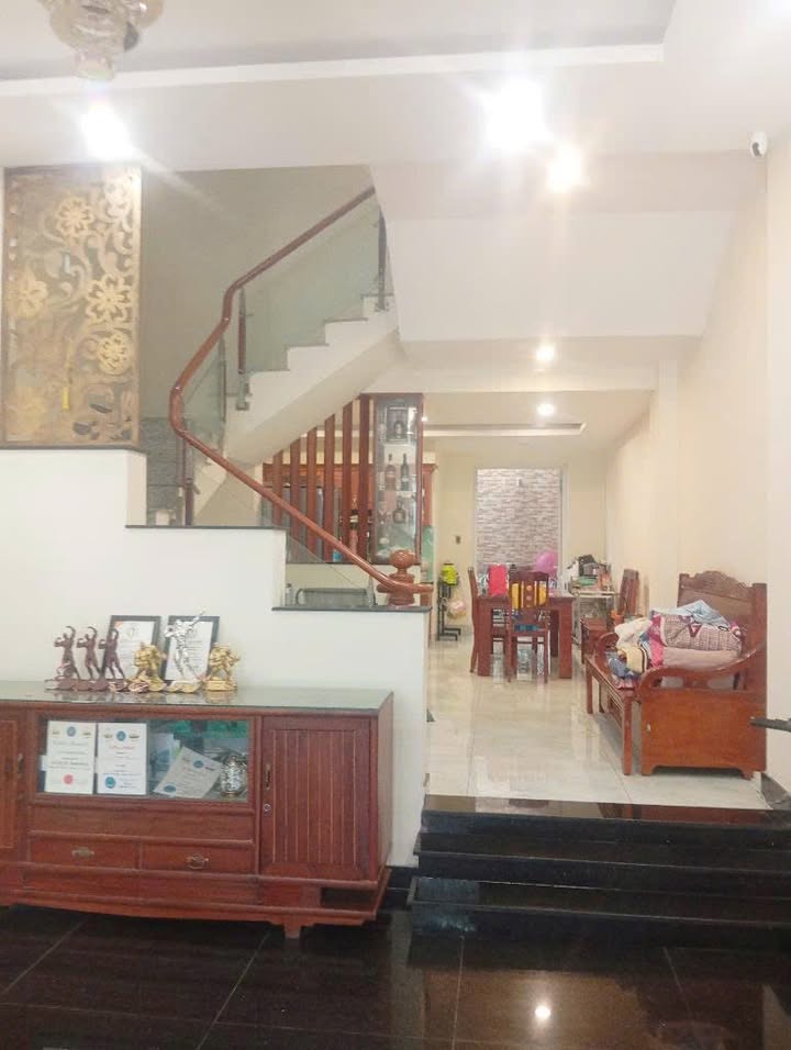 Nhà phố Ehome 3 Quận 8 100m² giá 9.5 tỷ - Mặt tiền tuyệt đẹp, gần khu dân cư sầm uất!