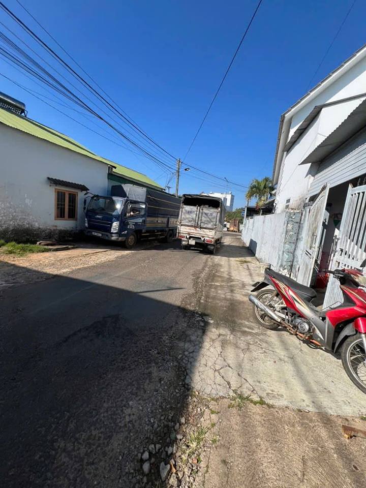 Nhà hẻm Bùi Thị Xuân, TP Bảo Lộc 300m² giá 3.3 tỷ - Thiết kế hiện đại, giao thông thuận tiện!