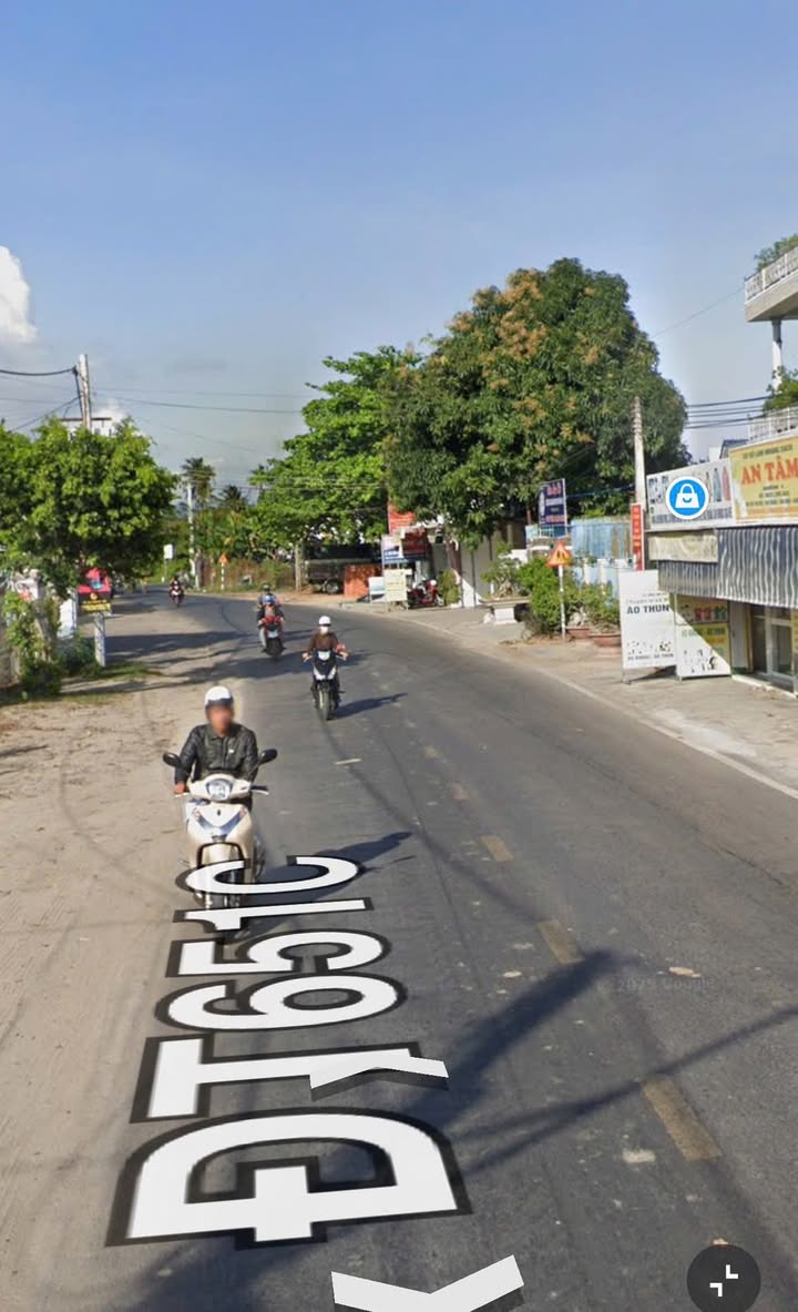 Đất mặt tiền Nguyễn Huệ, Vạn Hưng 243m² - Đầu tư lý tưởng cho kinh doanh!