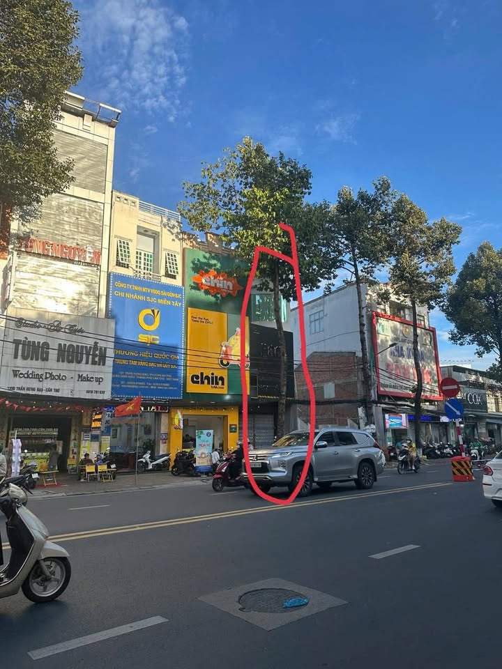 Nhà mặt tiền Trần Hưng Đạo, Quận Ninh Kiều, 2 lầu cho thuê - Giá 28 triệu/tháng, thương lượng!